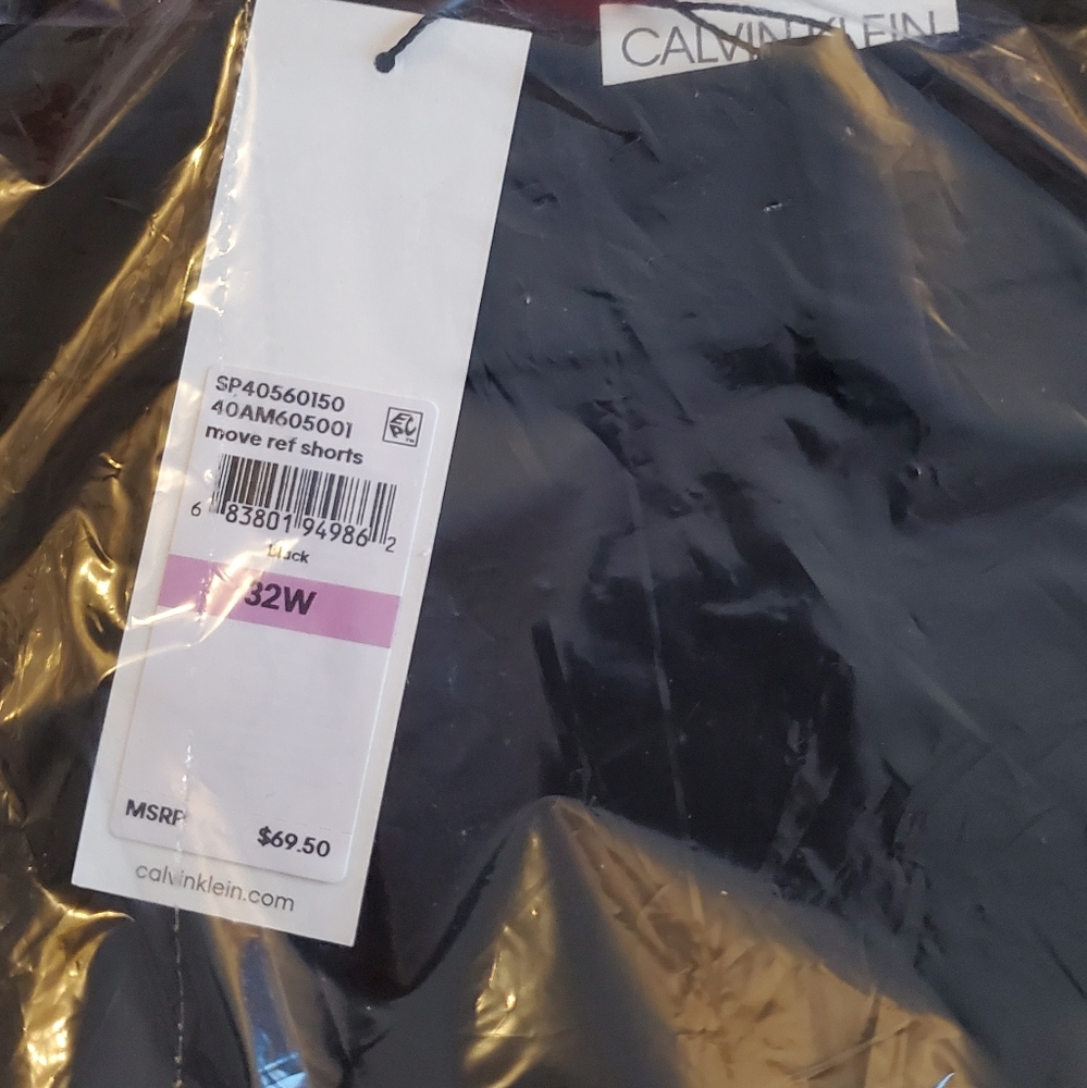 Brand new men's Calvin Klein  size 32 ref shorts